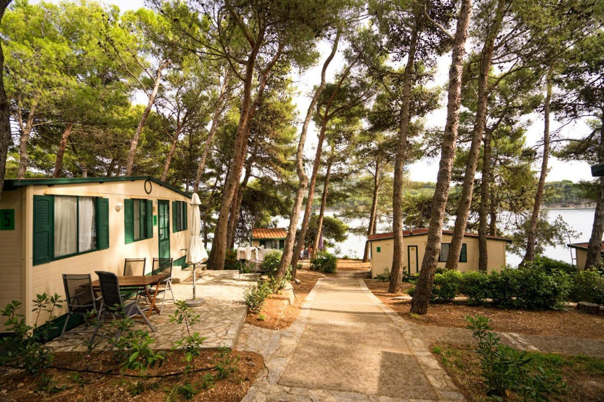 Mobile Homes In Camp Kovacine, Cres, With Long Pebble Beach Exterior foto